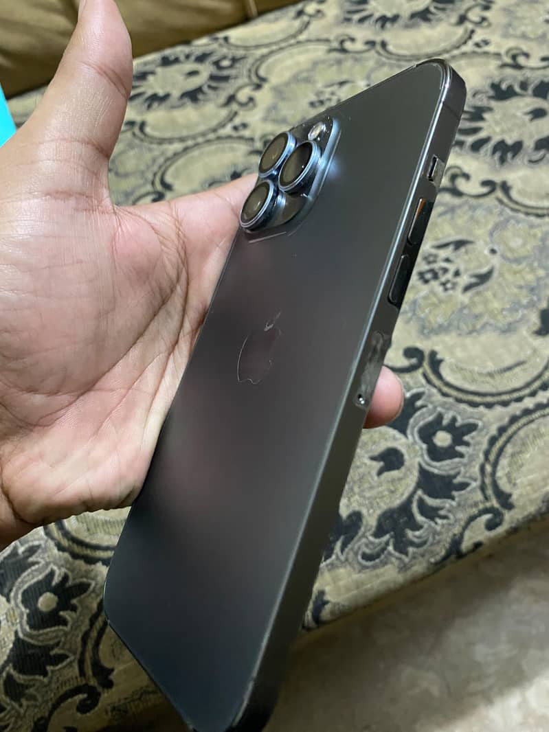 Apple iPhone 13 Pro Max 1