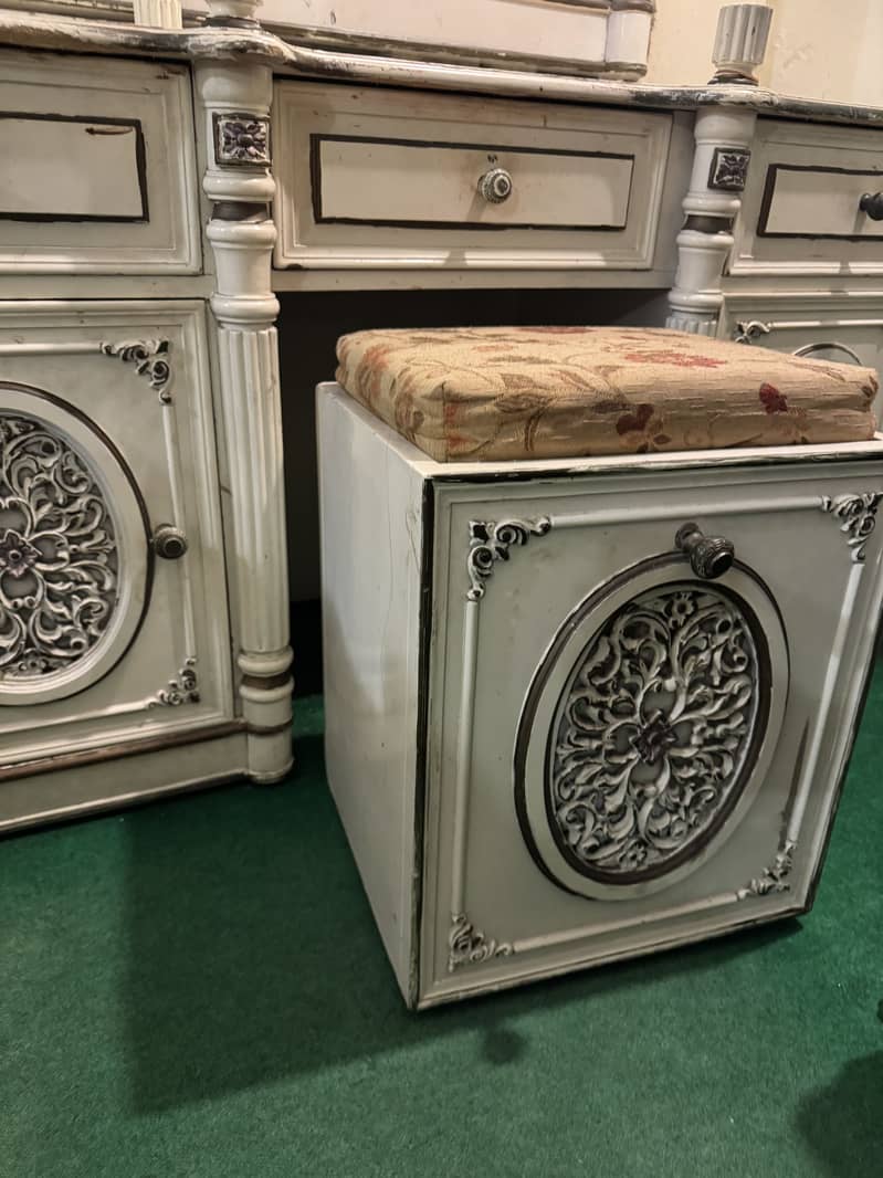 BED set with dressing table and side table 3