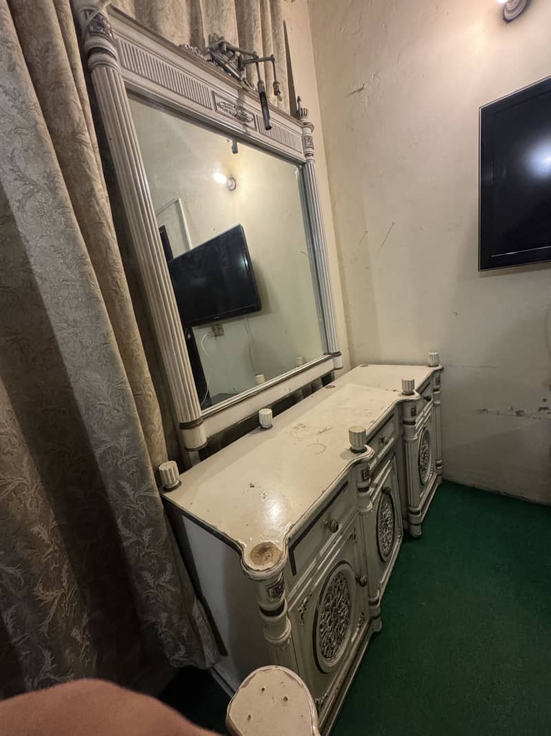 BED set with dressing table and side table 4