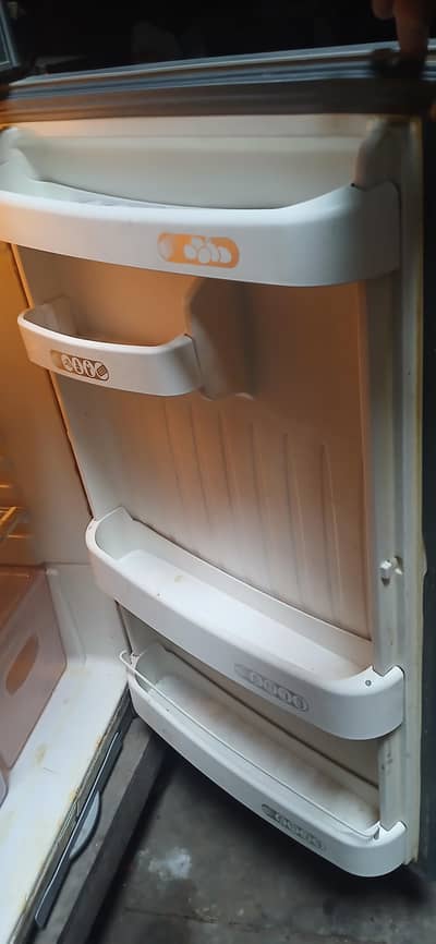 orient frige medium size