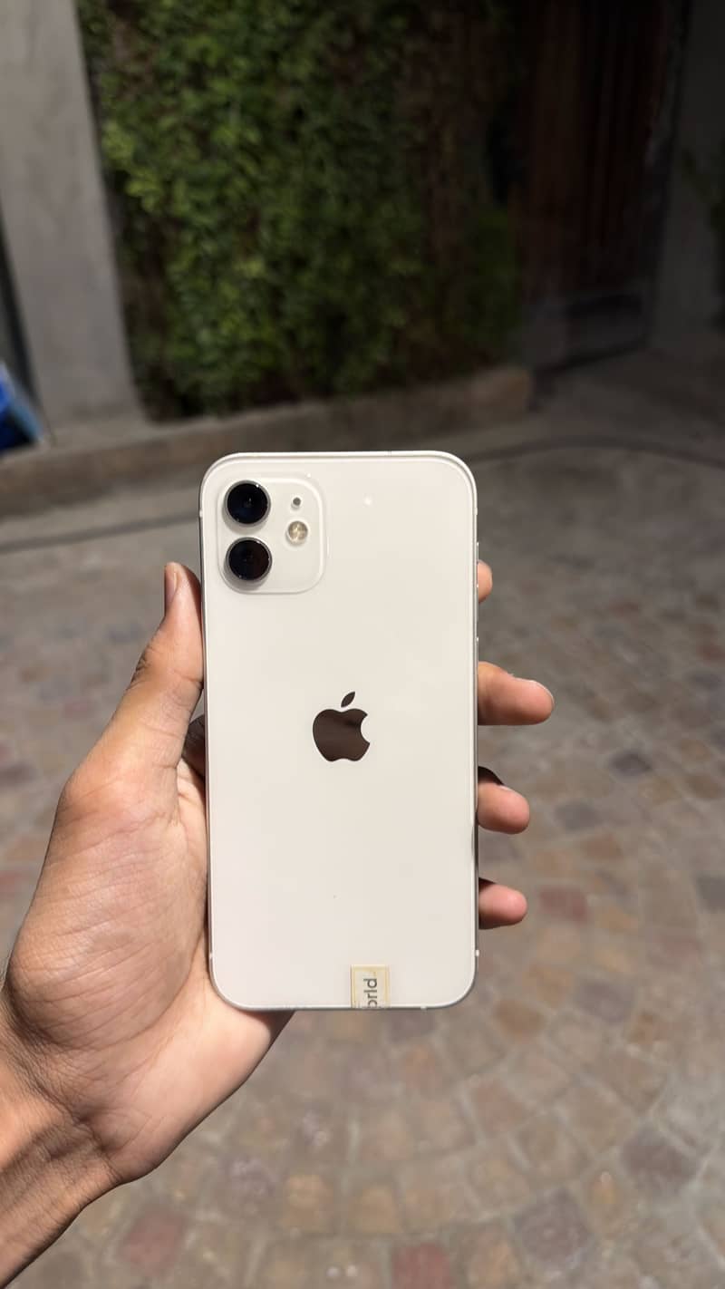Apple iPhone 12 4