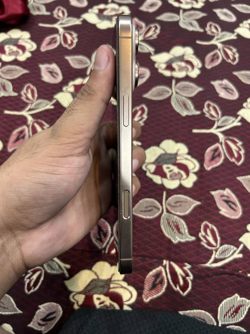 Apple iPhone 16 Pro Max 3
