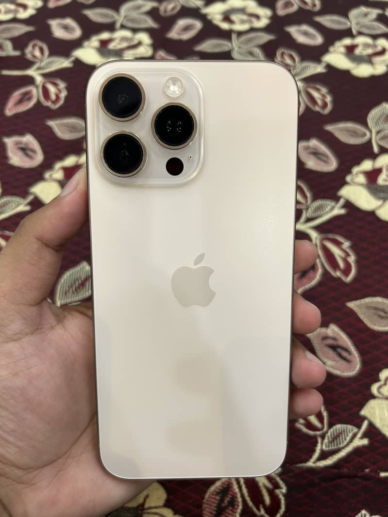 Apple iPhone 16 Pro Max 4