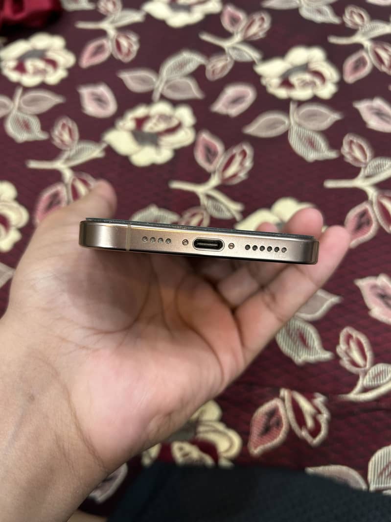 Apple iPhone 16 Pro Max 5