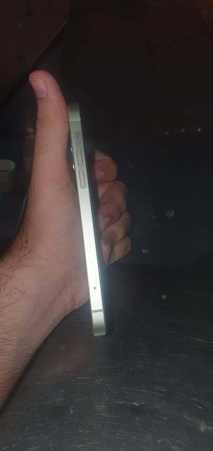 iPhone  12 3