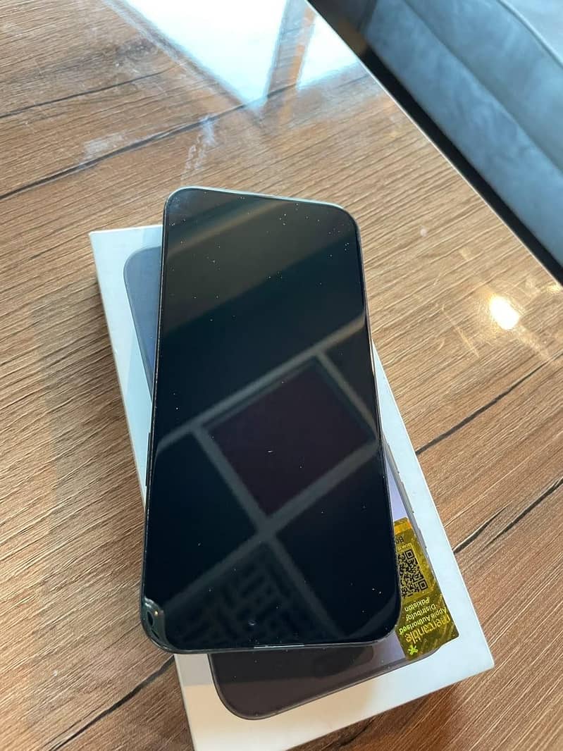 Apple iPhone 16 Pro Max 8