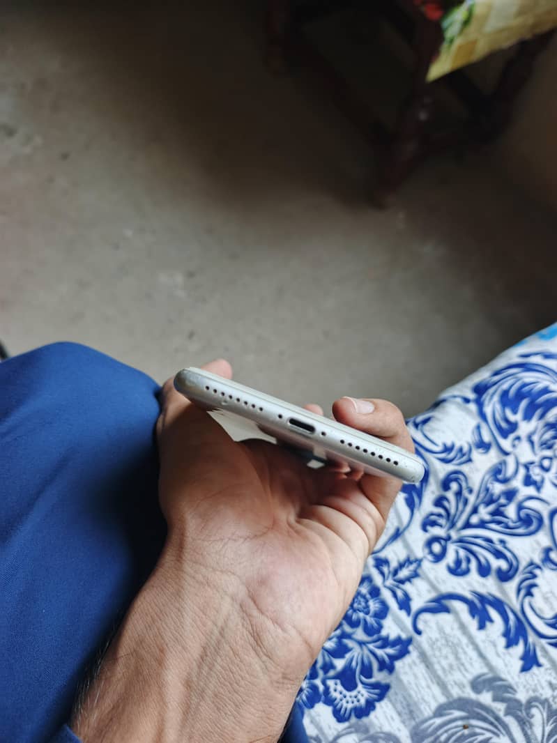 Apple iPhone 7 Plus 0