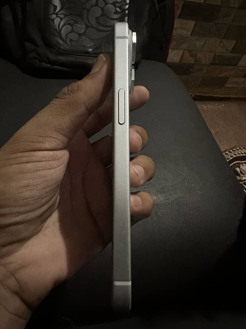 Apple iPhone 15 3