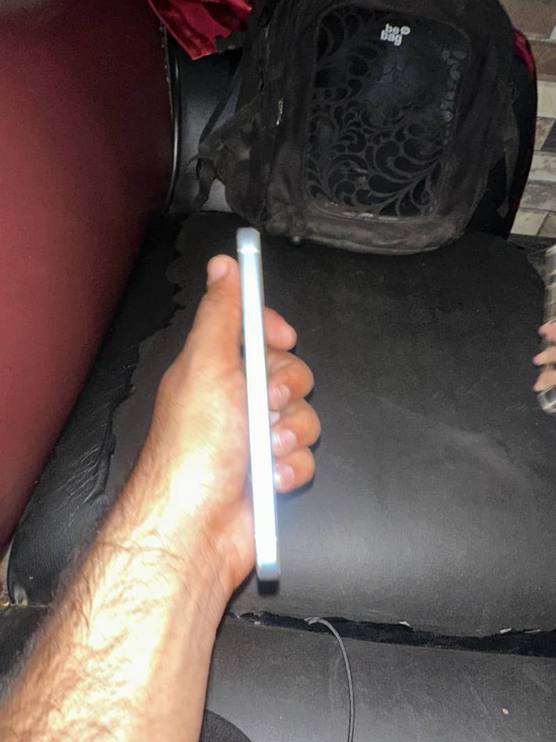 Apple iPhone 15 4