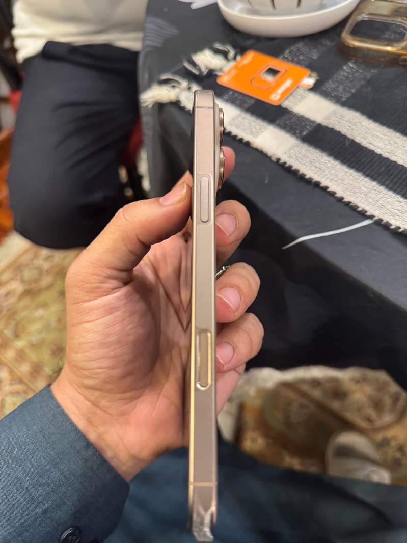 Apple iPhone 16 Pro Max 0