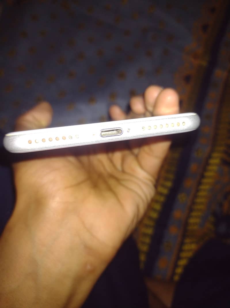 Apple iPhone 8 Plus 3