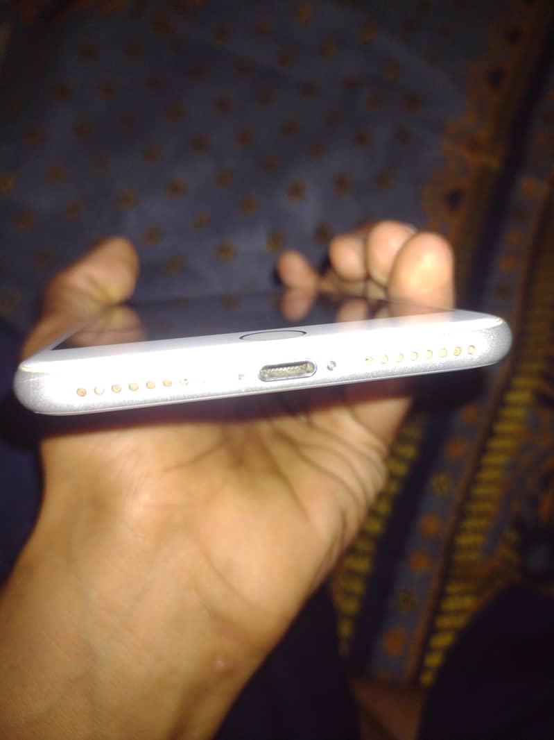 Apple iPhone 8 Plus 4