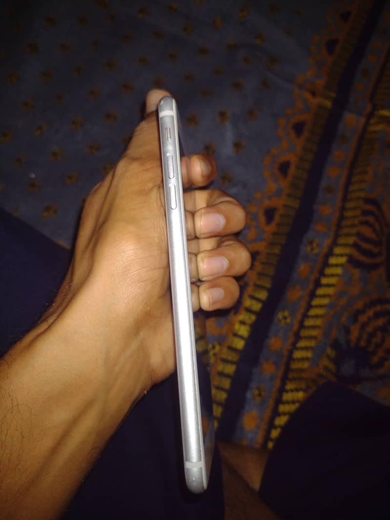 Apple iPhone 8 Plus 5