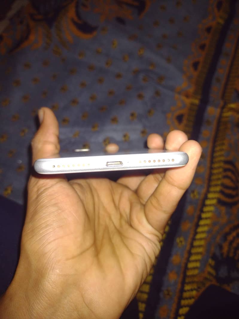 Apple iPhone 8 Plus 8