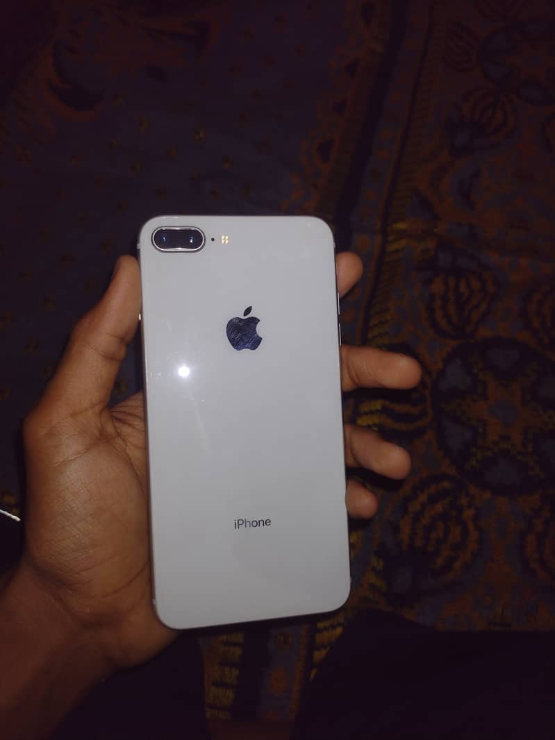 Apple iPhone 8 Plus 9