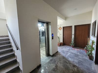 3 Bed Dd Flat For Sale in Best Location of Punjabi Sodagran Society Sector 25-A