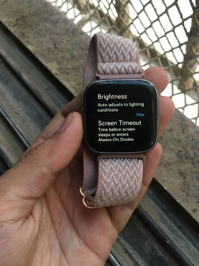 Google Fitbit versa 2 smartwatch 1