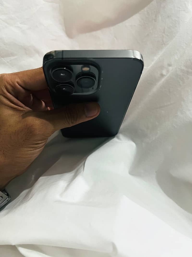 Apple iPhone 13 Pro 2