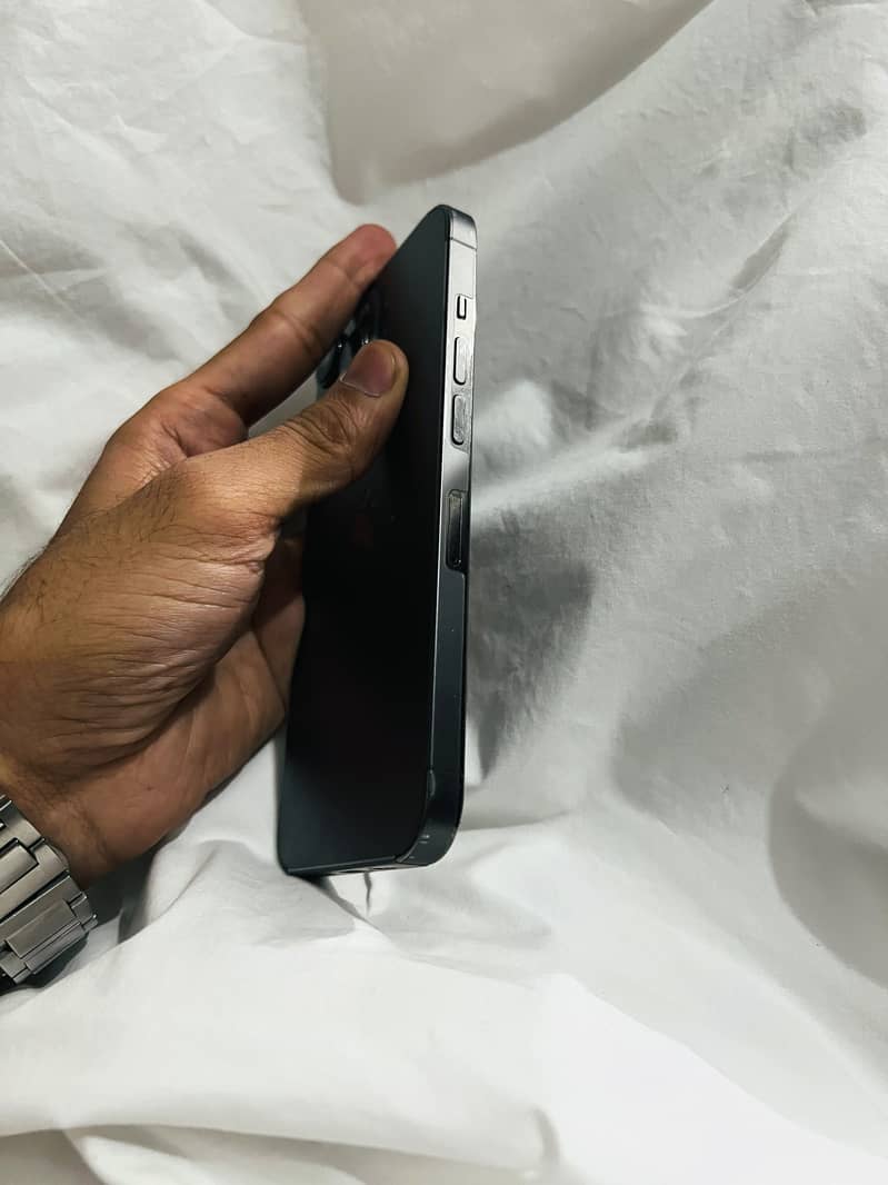Apple iPhone 13 Pro 4