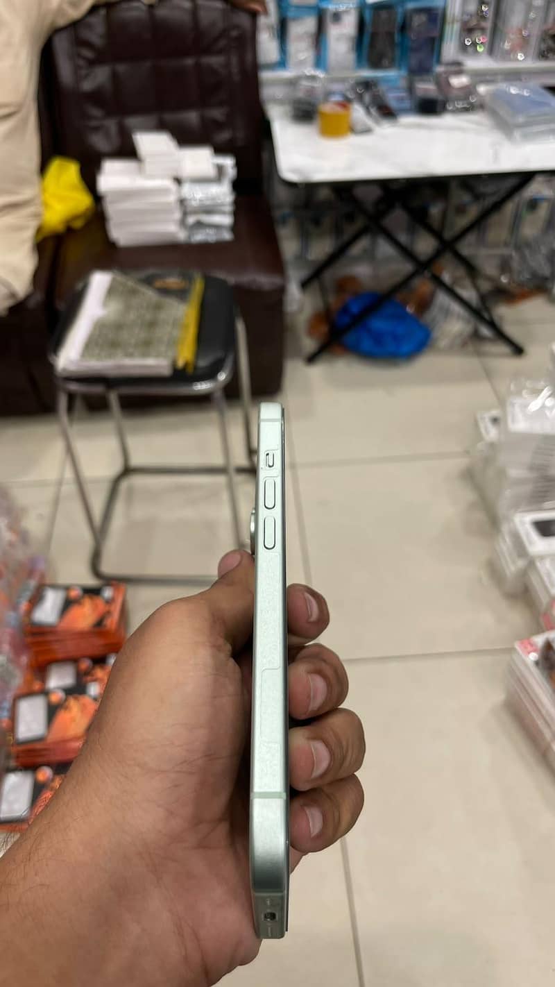 IPhone 15 ( JV ) 4