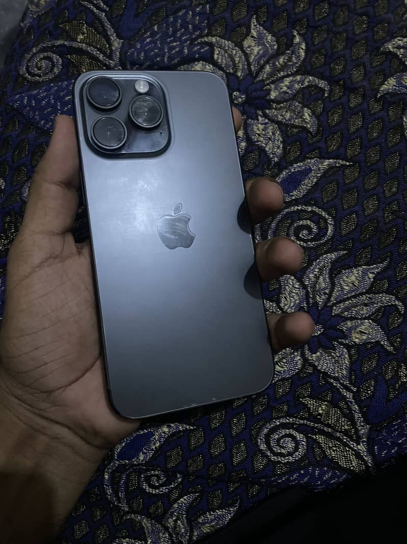 Apple iPhone 15 Pro Max 1