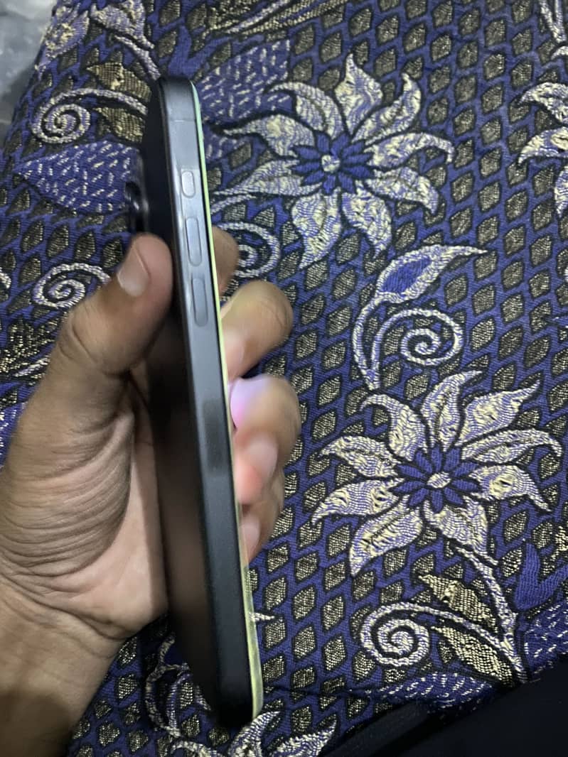 Apple iPhone 15 Pro Max 3
