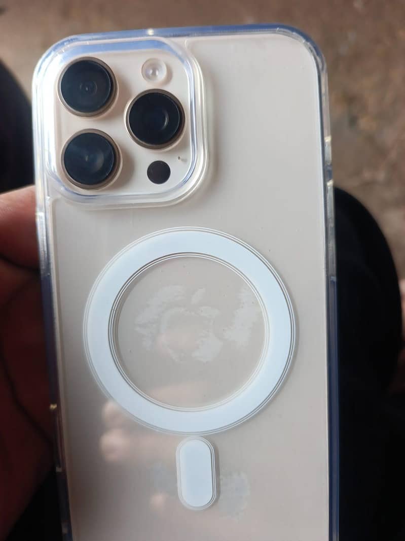 Apple iPhone 16 Pro Max 4
