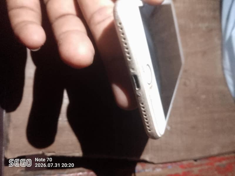 Apple iPhone 7 Plus 3