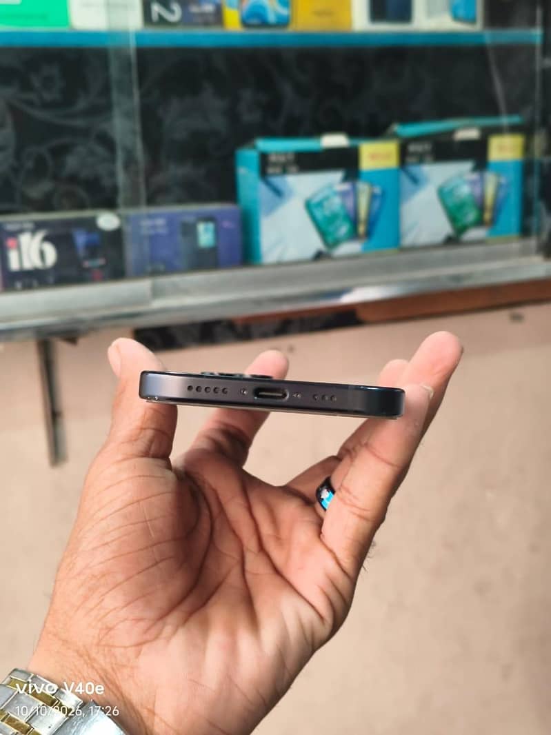 Apple iPhone 15 4