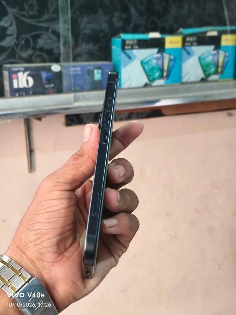 Apple iPhone 15 5