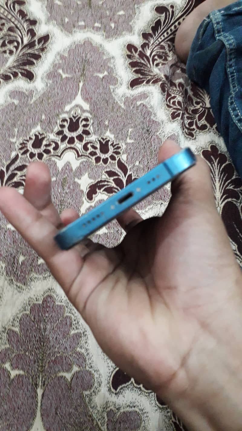 Apple iPhone 13 2