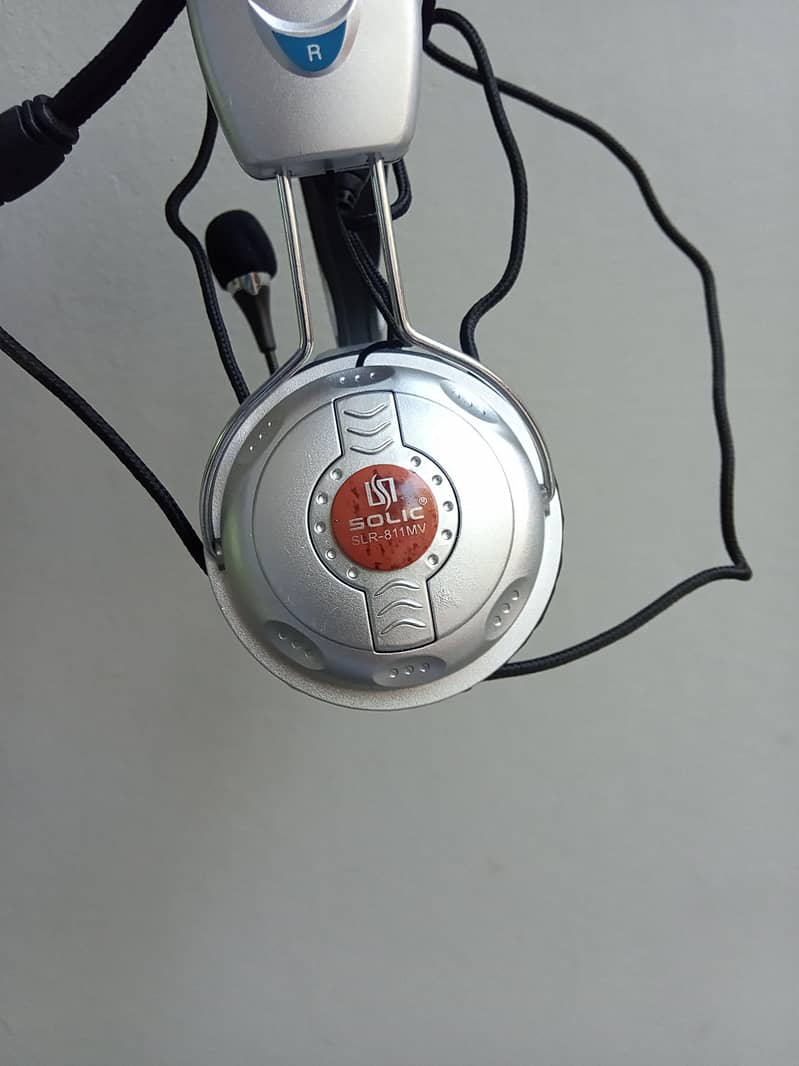Headphones 0