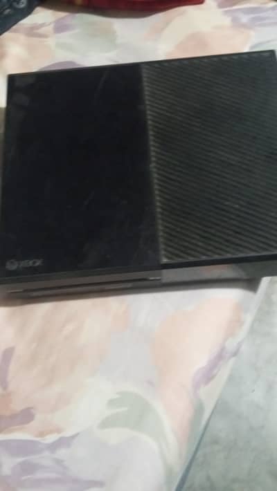 Xbox one 1tb & 2 arcade stick