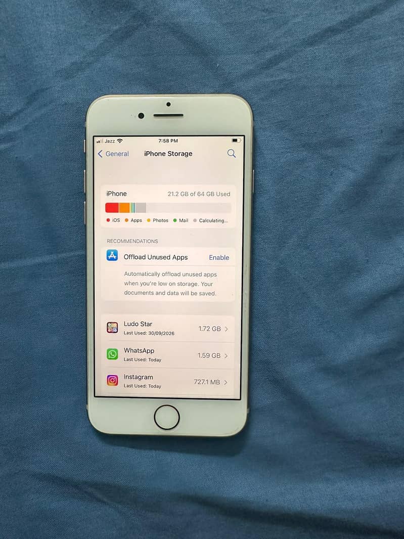Apple iPhone 8 3