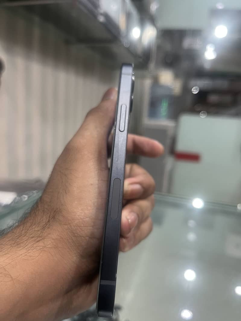 Apple iPhone 12 1