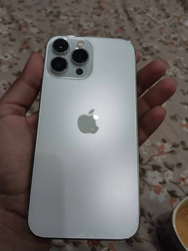 Apple iPhone 13 Pro Max 4