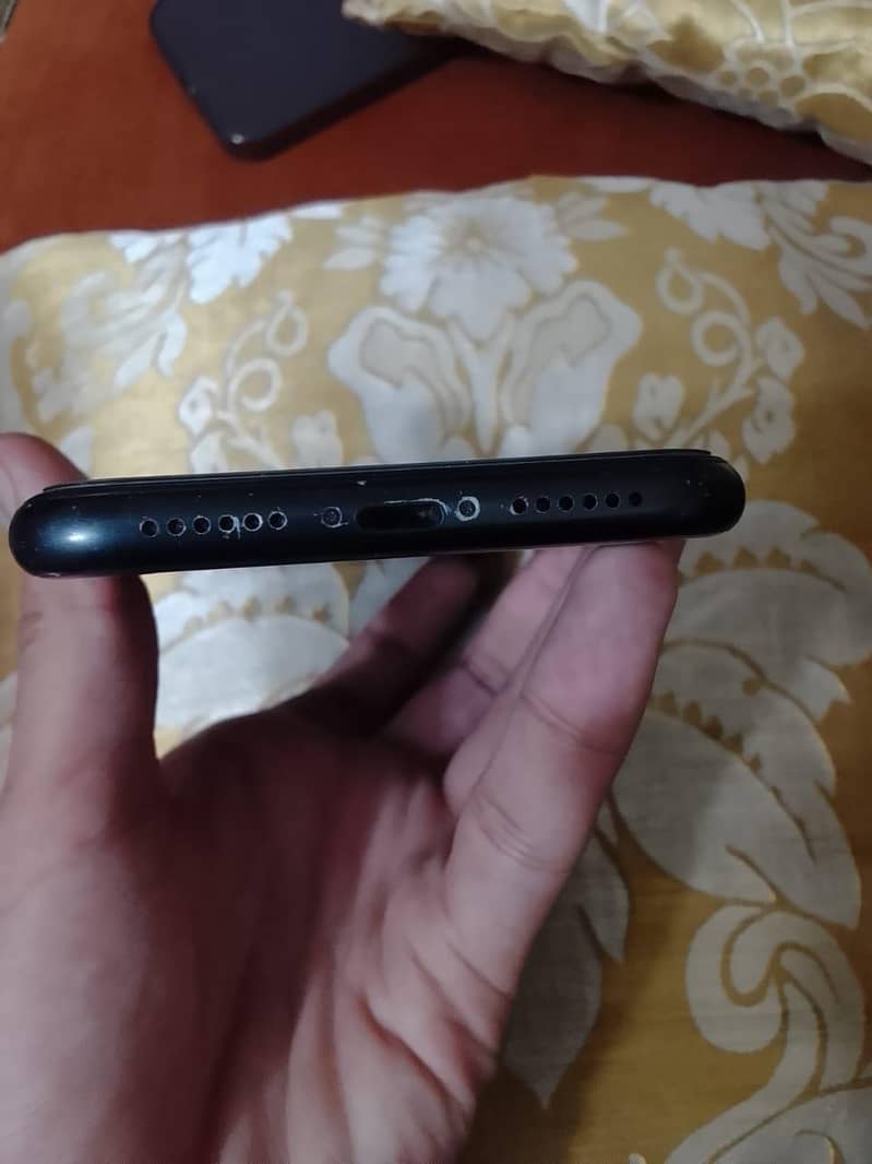Apple iPhone XR 6