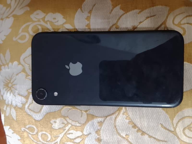 Apple iPhone XR 7
