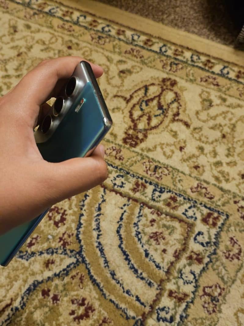 tecno Camon 40 pro 4