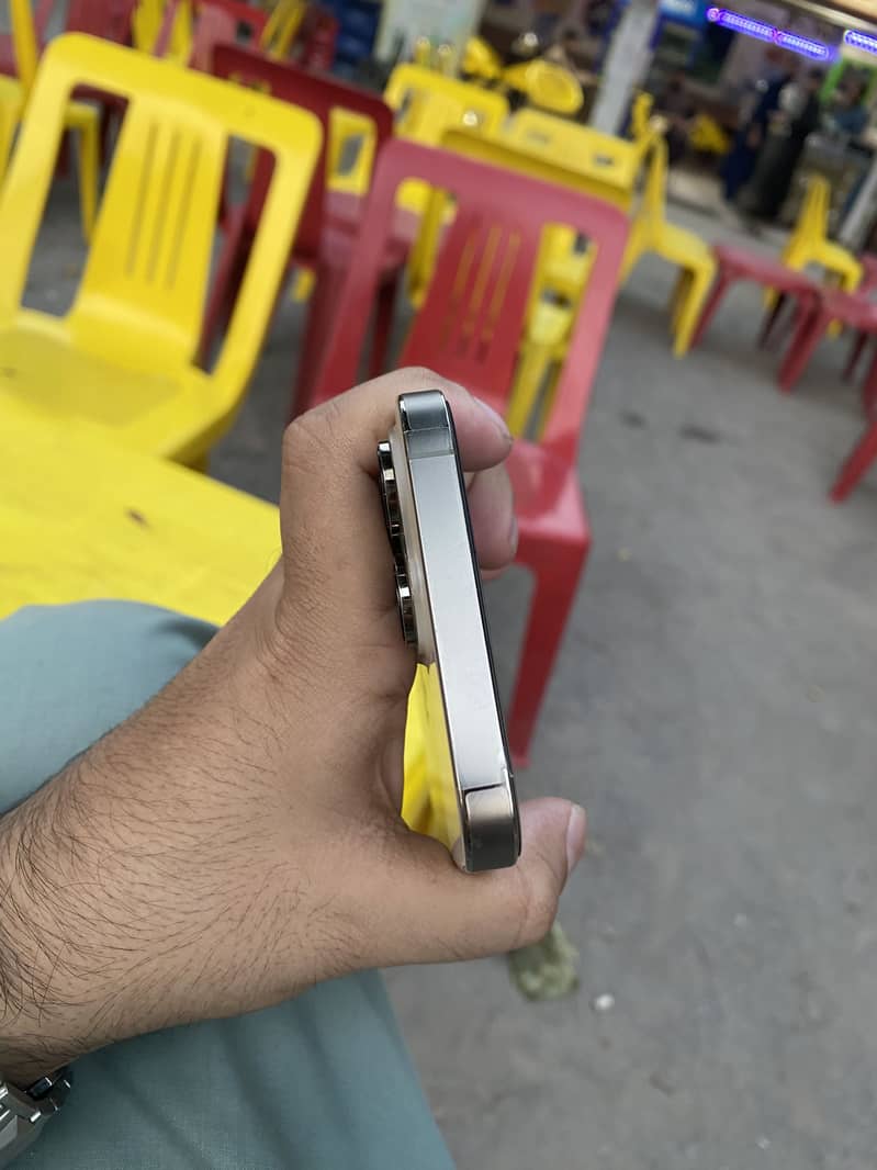 Apple iPhone 14 Pro Max 3