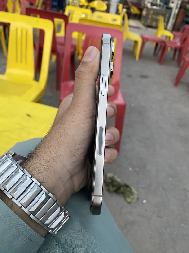 Apple iPhone 14 Pro Max 4