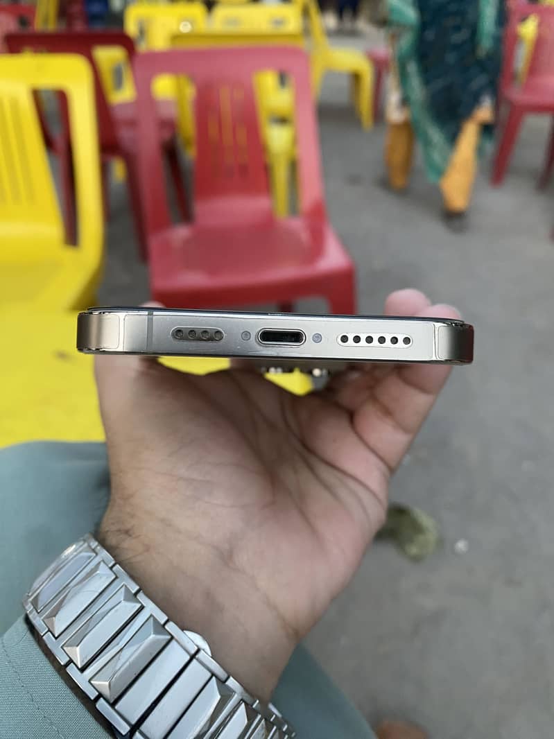 Apple iPhone 14 Pro Max 5