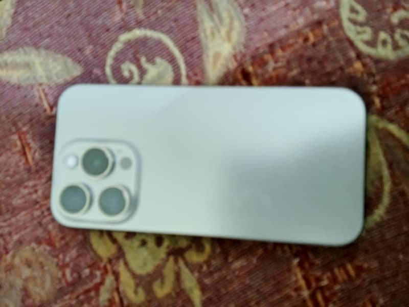 Apple iPhone 15 Pro 0