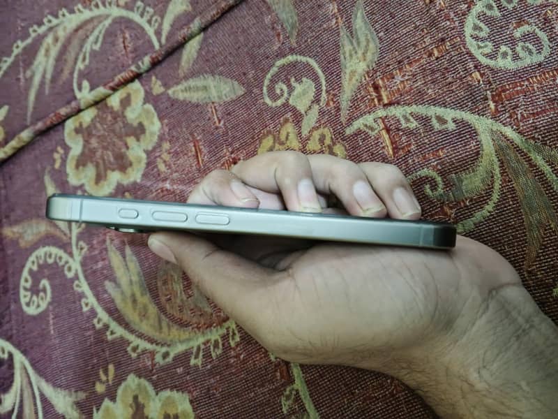 Apple iPhone 15 Pro 3