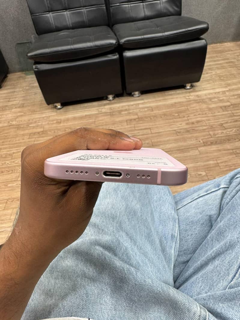 Apple iPhone 15 4