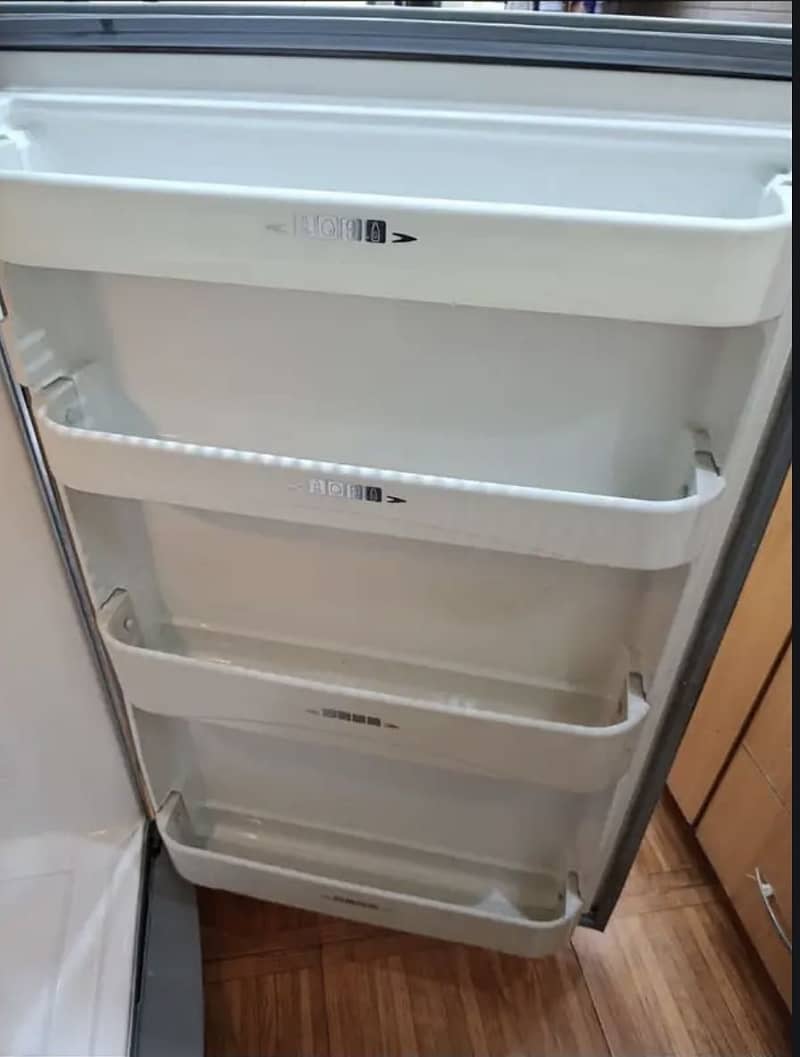 Dawlance Fridge 10/10 Condition 4