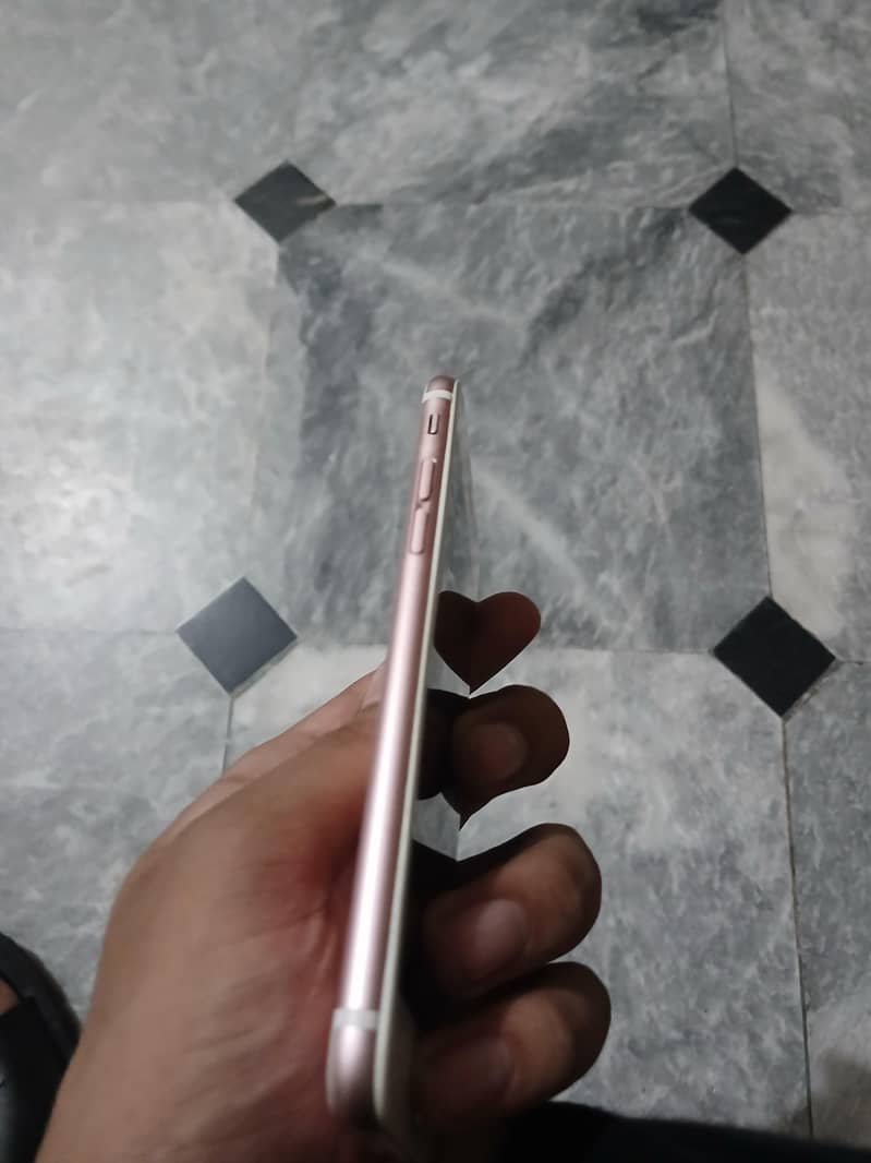 Apple iPhone 6S 4