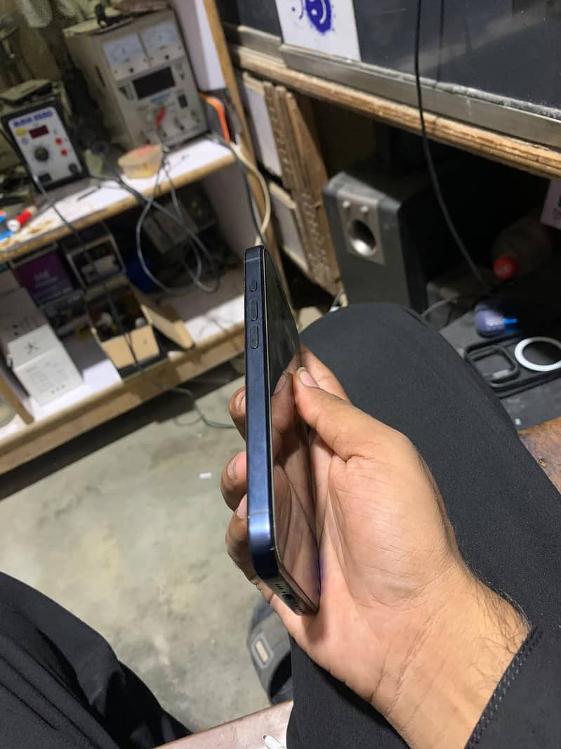 Apple iPhone 15 Pro 1