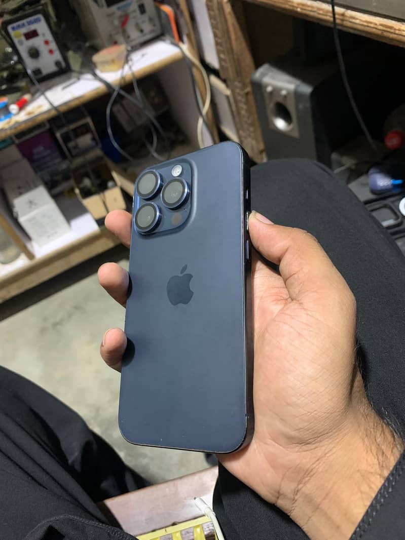 Apple iPhone 15 Pro 2