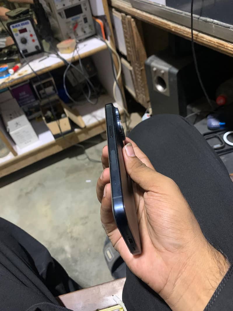 Apple iPhone 15 Pro 6